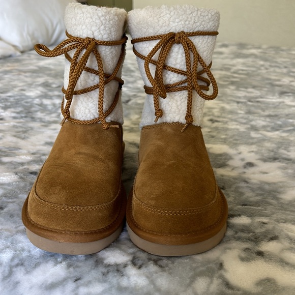 NWOT Kookaburra by Uggs Light Brown and Cream Fur Lace Ip Size 6 Women’s - Picture 3 of 4